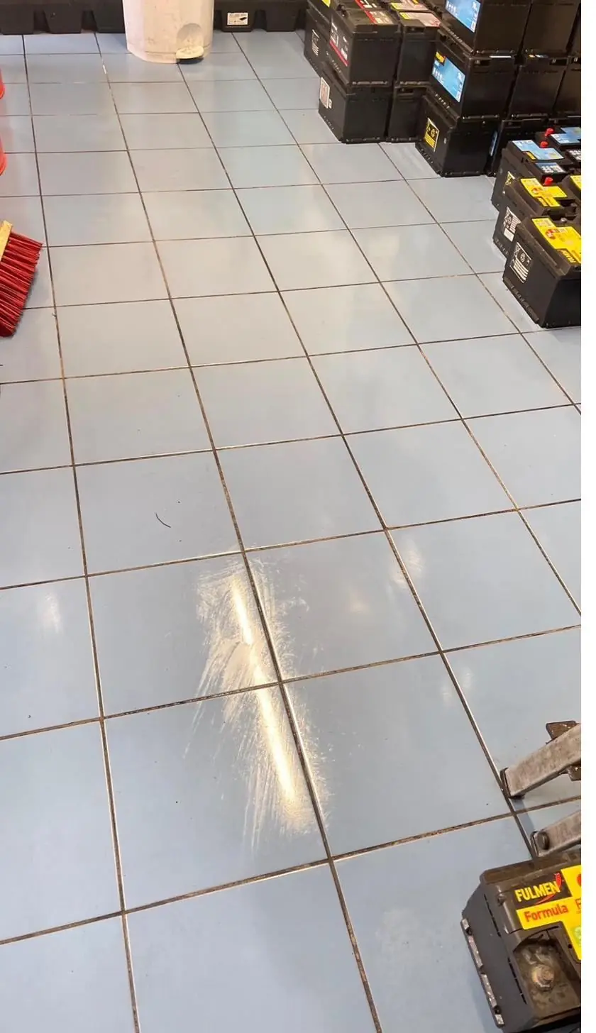 Carrelage blanc remis en état après chantier